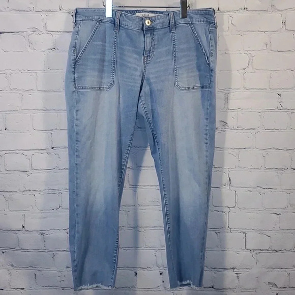 Torrid First at Fit Raw Hem Ankle Crop Boyfriend Crop Light Wash Denim Jeans 14 - Picture 1 of 11
